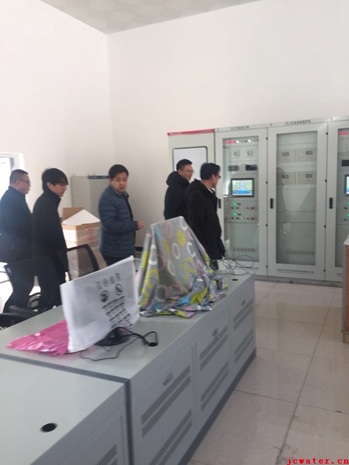 市水務(wù)公司領(lǐng)導春節(jié)前對各供水站安全檢查